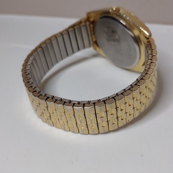 Very Cool 7 Inch Gold Tone McGregor Hunt Club Watch With Black Dial - Picture 8 of 14